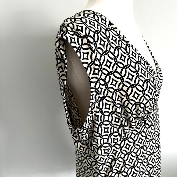 Vintage BCBG Paris Interlinking Circle Trellis Grid V-Neck Top Cream Black L - Picture 3 of 7